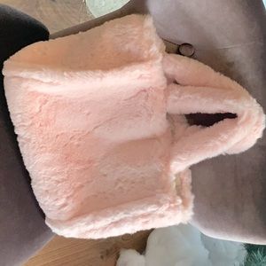 LARGE CARRY ALL SOFTEST FUZZY EVER